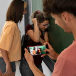 Entre la presión social y la búsqueda de identidad: acompañamiento psicológico para adolescentes