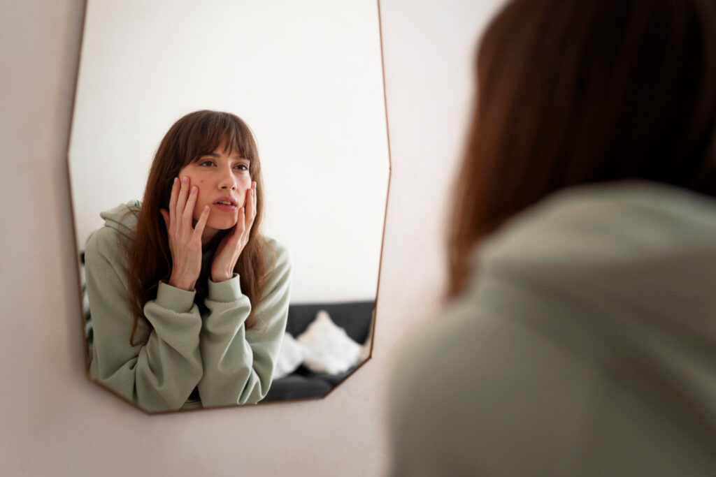 Psicoterapia individual para superar la autocrítica constante y fortalecer la autoestima